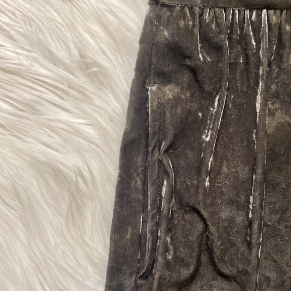 American Eagle Velvet Like Olive Romper w/ Pockets,  XS - Picture 4 of 8